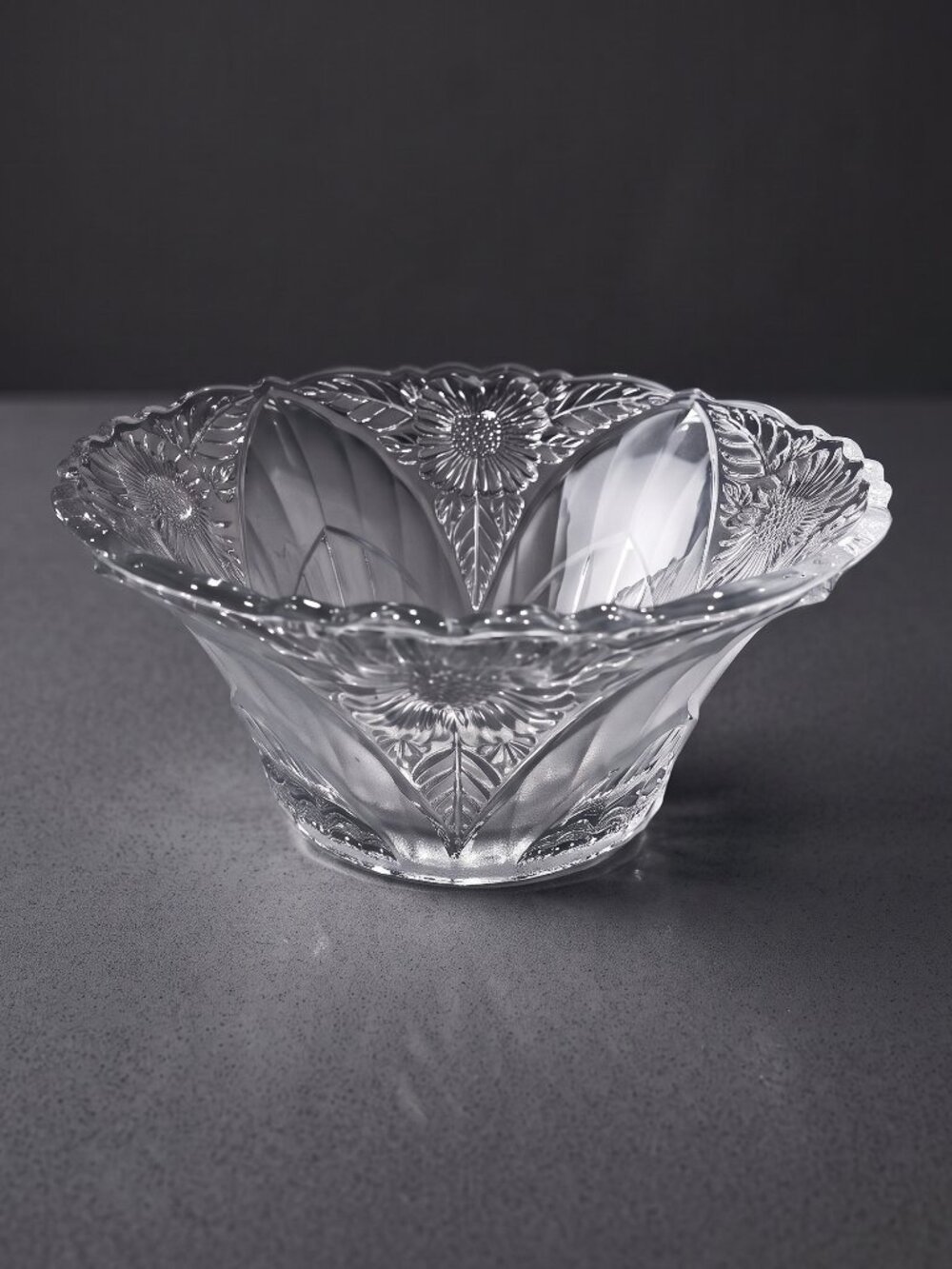 Vintage Clear Pressed Glass Sunflower Leaf Serving Bowl 8.75” Floral Decor